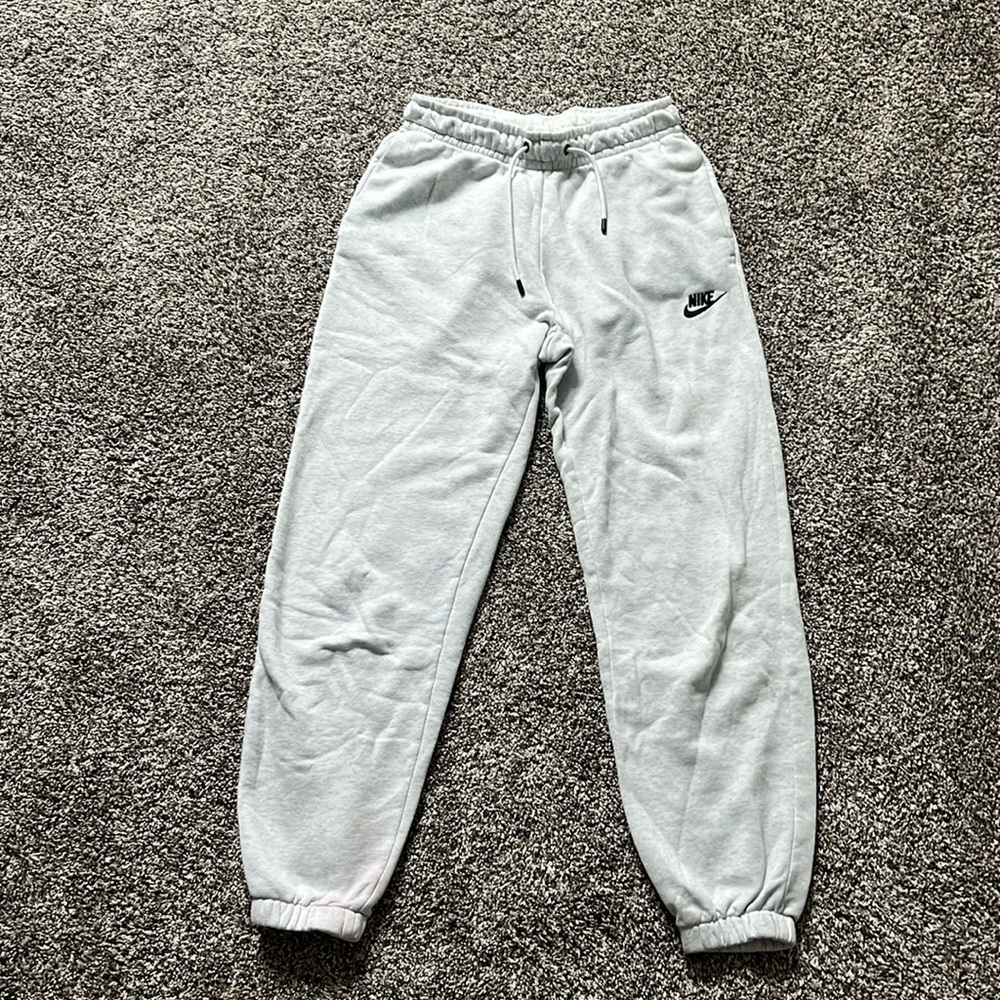 White Nike sweats size xs.